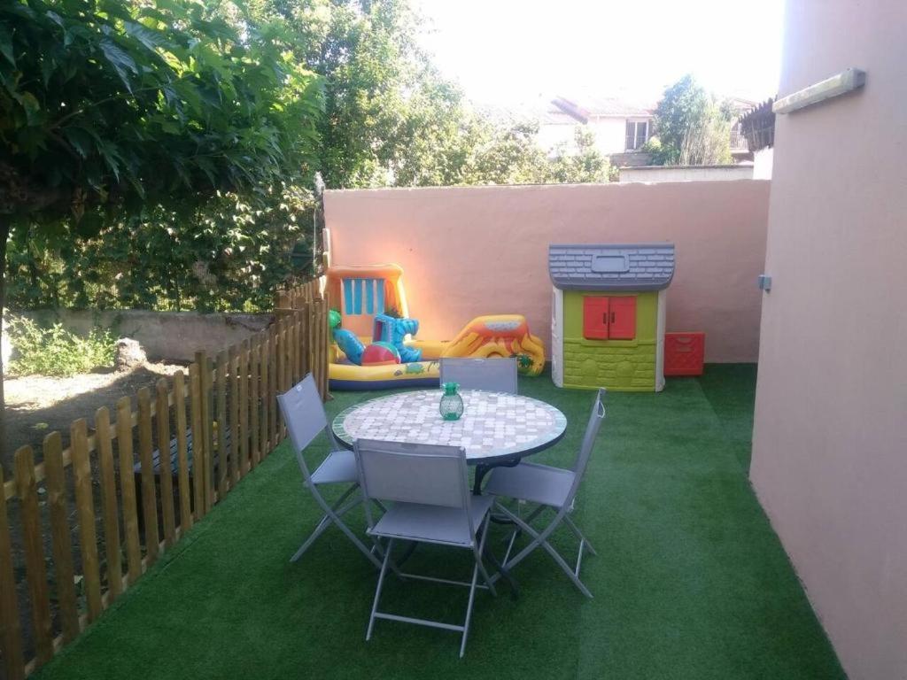 Appartement 60M2 Rdc Avec Jardin Saint-Génis Exteriör bild